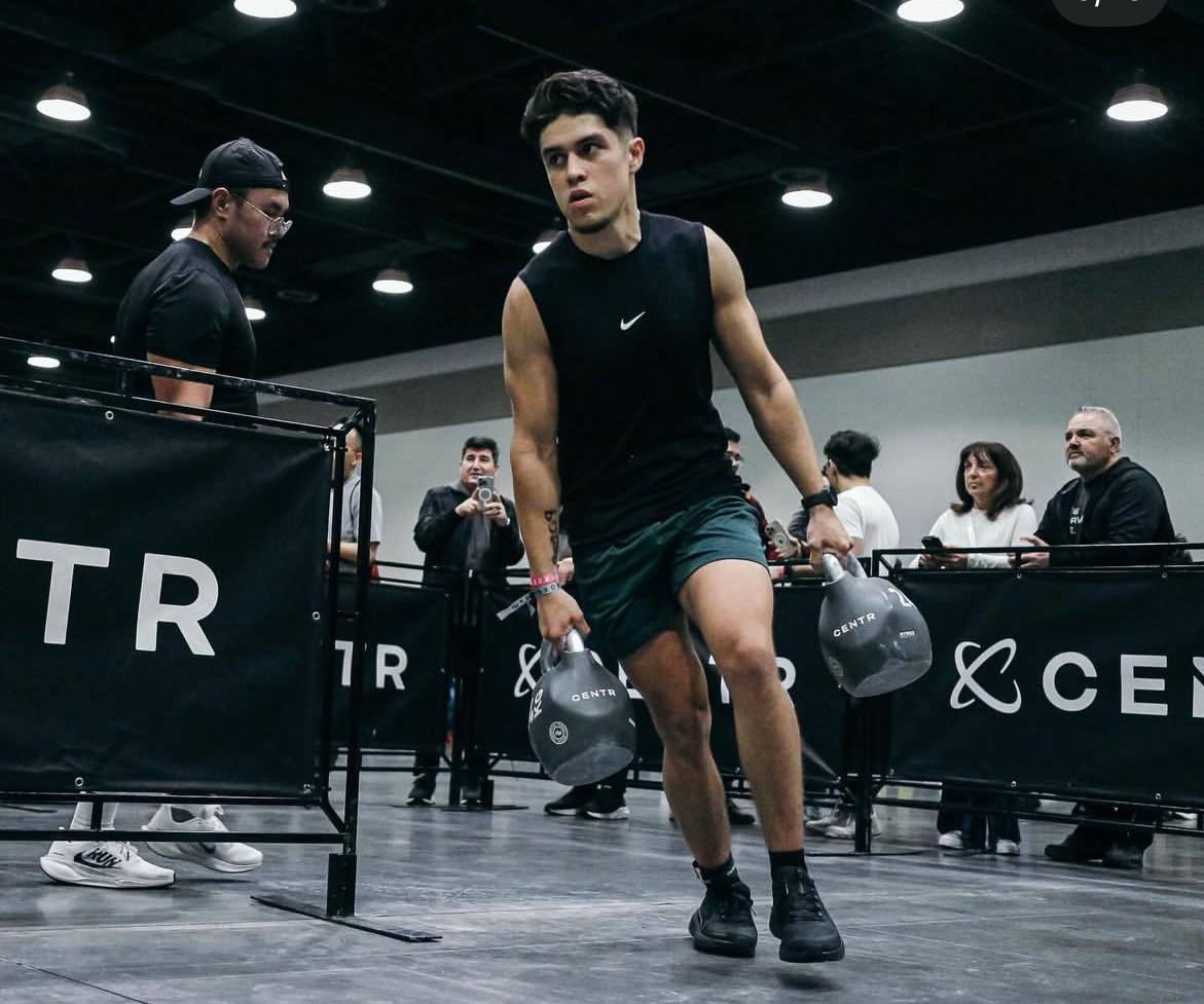 HYROX kettlebell lunges